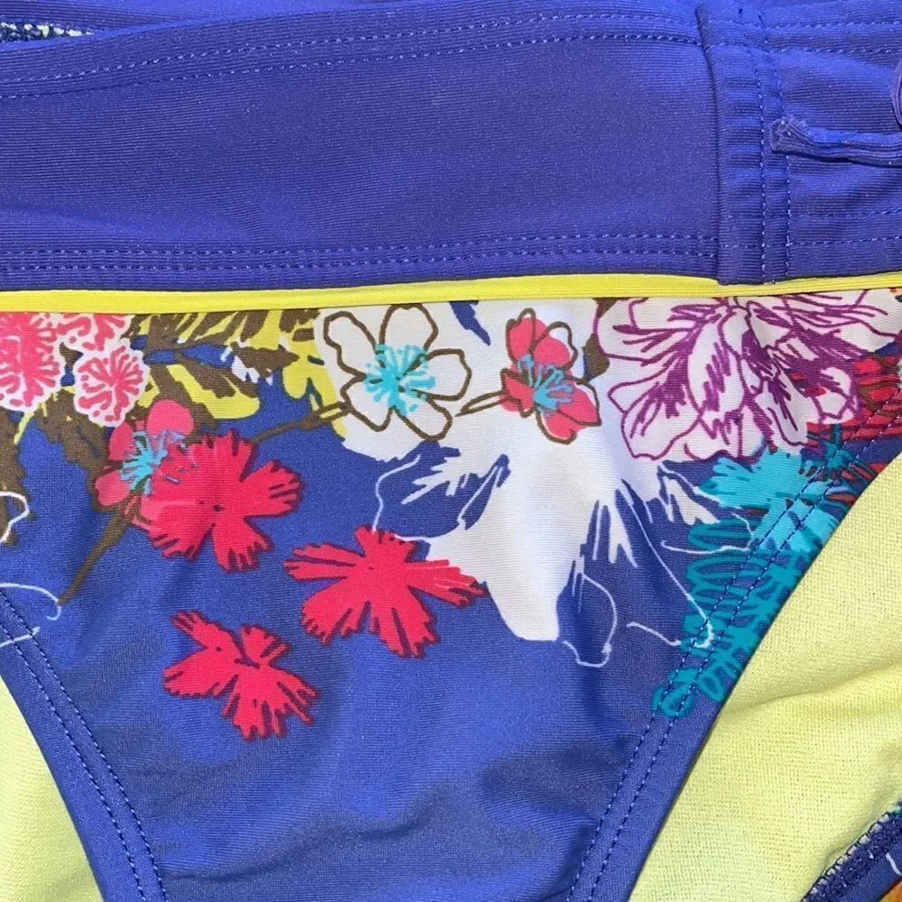 EUC PRETTY PURPLE FLORAL ATHLETA MEDIUM BIKINI BOTTOMS